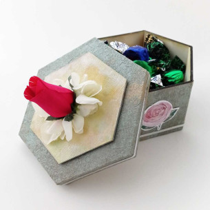 Caja de madera hexagonal para bombones 2