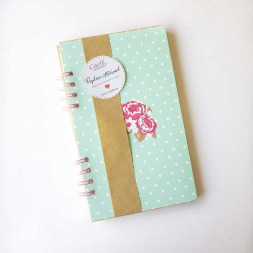 Libreta con separadores verde lunares blancos y flor