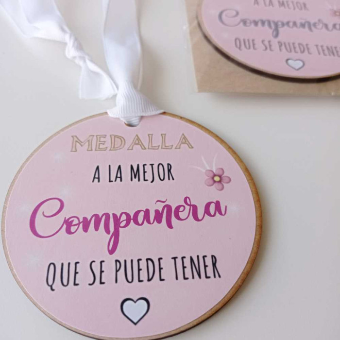 Medalla de madera a la Mejor Compañera