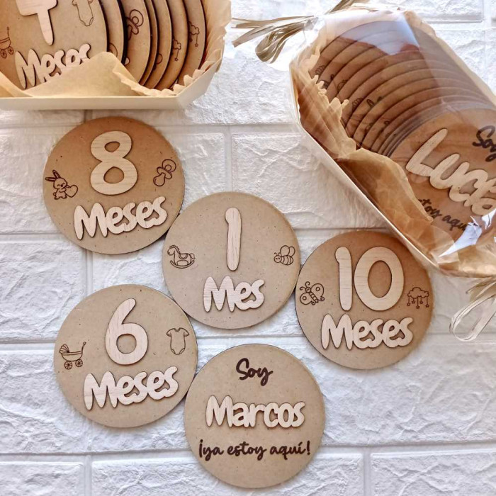 Cumplemeses de madera personalizado con nombre