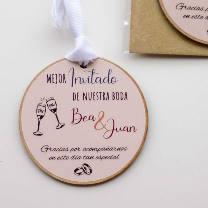 Medalla de madera al Mejor invitado de nuestra boda