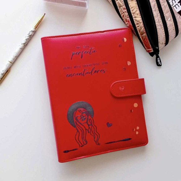 Archivador de polipiel roja "No soy perfecta" A5