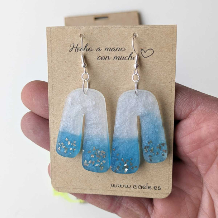 Pendientes de resina "Nara"  Blanco hielo y Azul