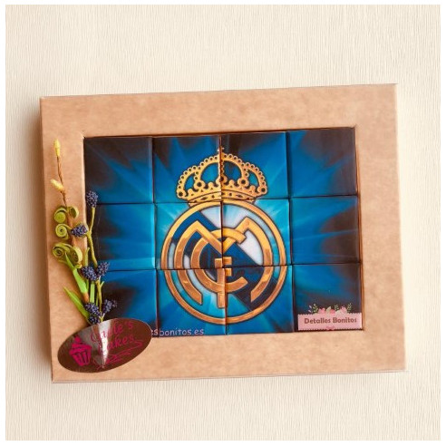 Puzzle de chocolate del escudo del Real Madrid.