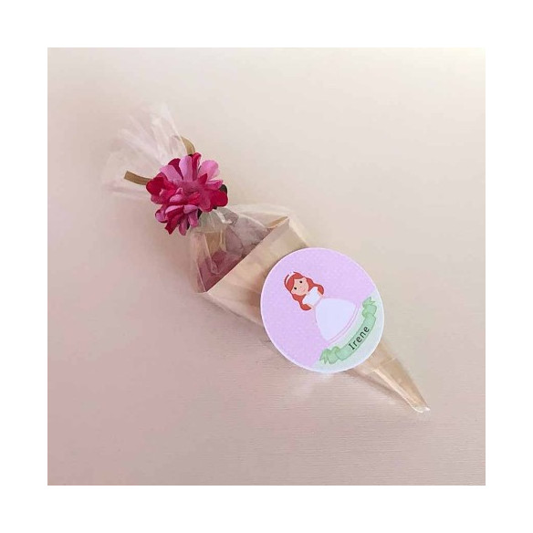 Cono con bolitas de chocolate para detalle de primera Comunión Cono con bolitas de chocolate para detalle de primera Comunión