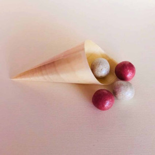 Cono con bolitas de chocolate para detalle de primera Comunión 2