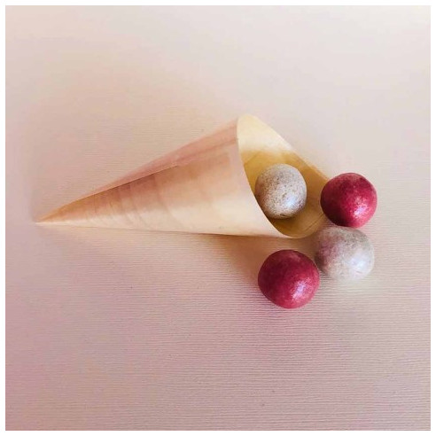 Cono con bolitas de chocolate para detalle de primera Comunión