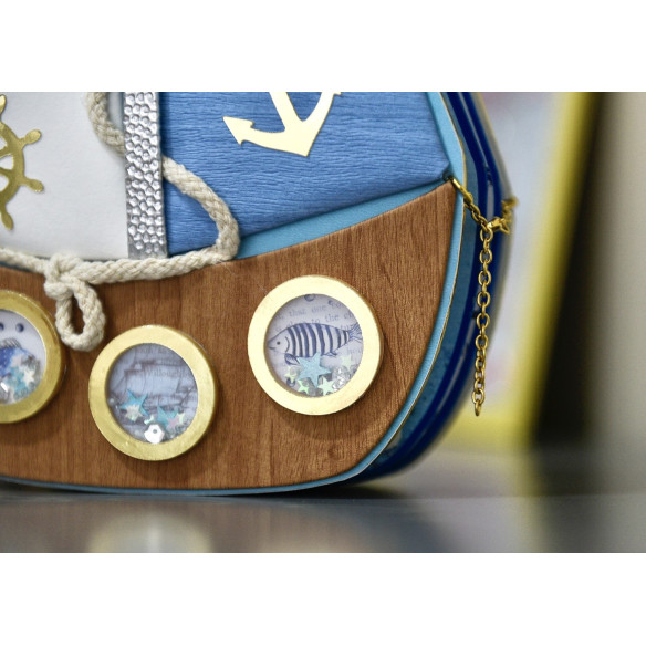 Álbum de fotos con forma de barquito hecho a mano.