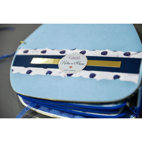 Álbum de fotos con forma de barquito hecho a mano.