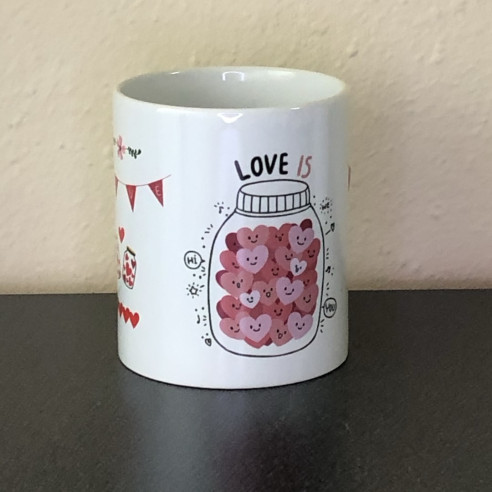 TAZA "LOVE IS"