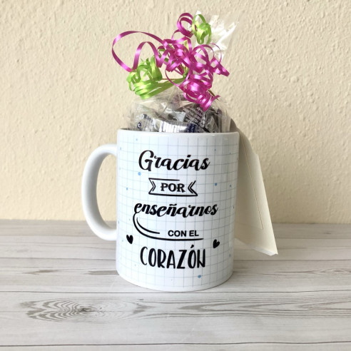 TAZA "GRACIAS por enseñarnos con el corazón". TAZAS PERSONALIZADAS